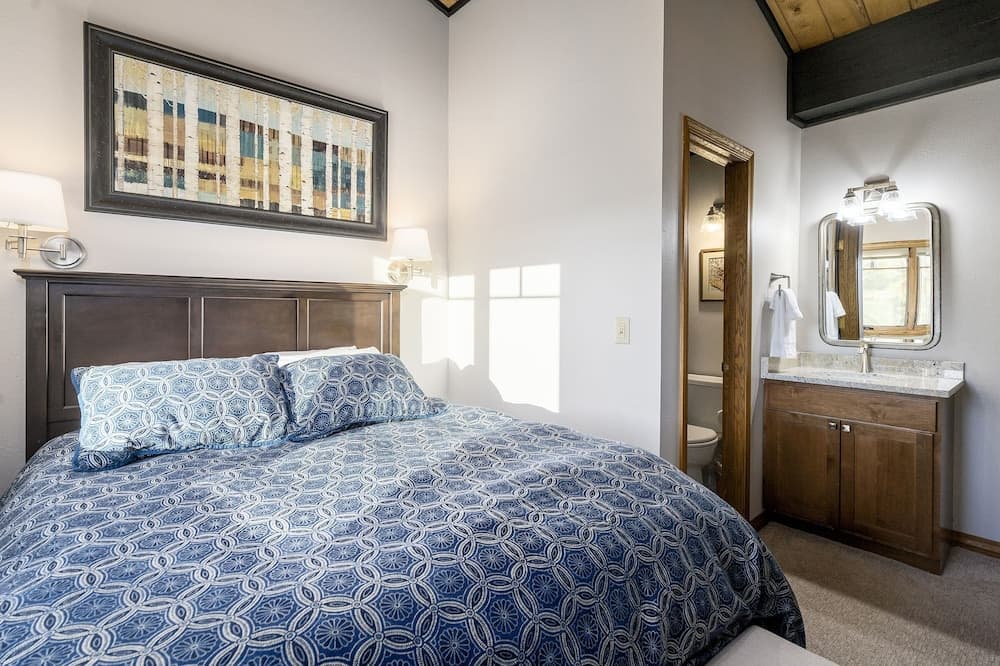 Phoenix 108 4 Bedroom Townhouse by RedAwning