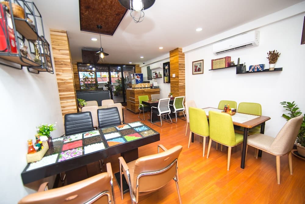 Lao Lao Cafe and Hostel