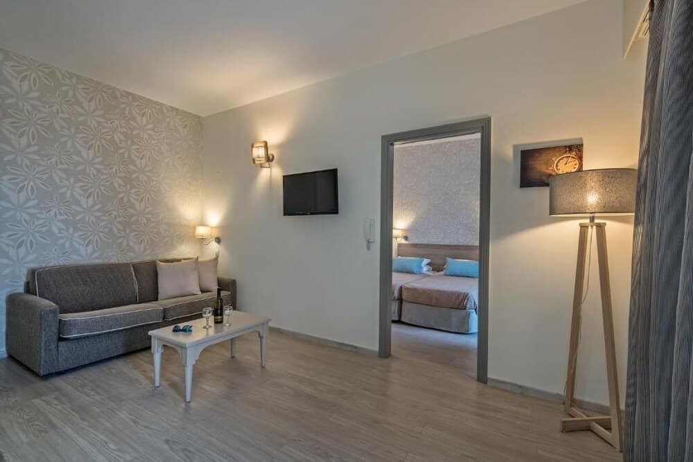 Icarus Suite Apartments