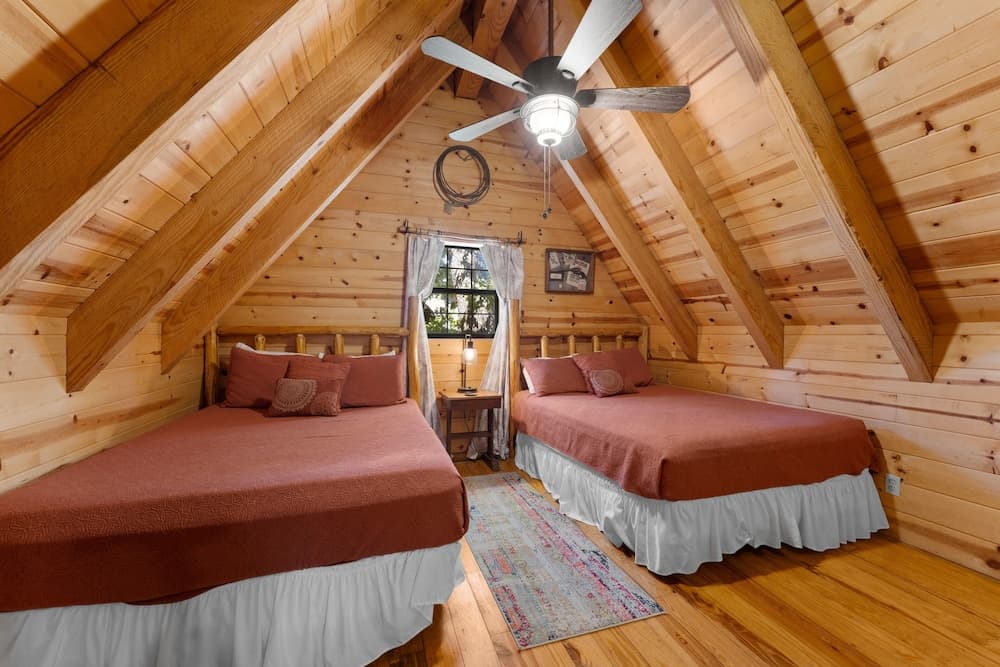 The Lazy K 3 Bedroom Cabin by RedAwning