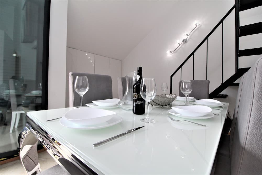 Living Apartment With Private Pool, Jacuzzi and Gym