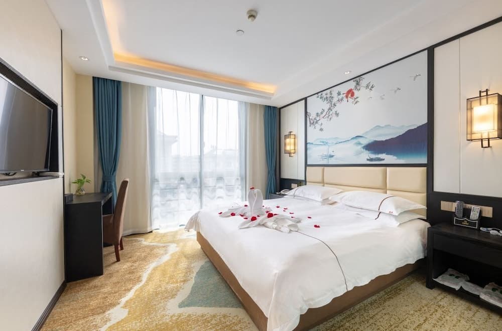 Yiwu Luck Bear Hotel