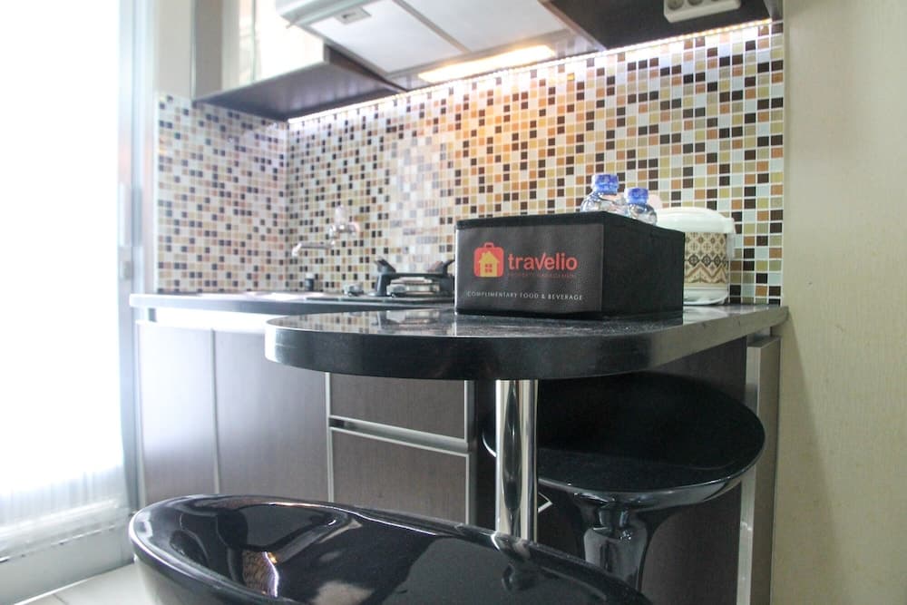 Clean and Cozy 2BR at Green Bay Apartment