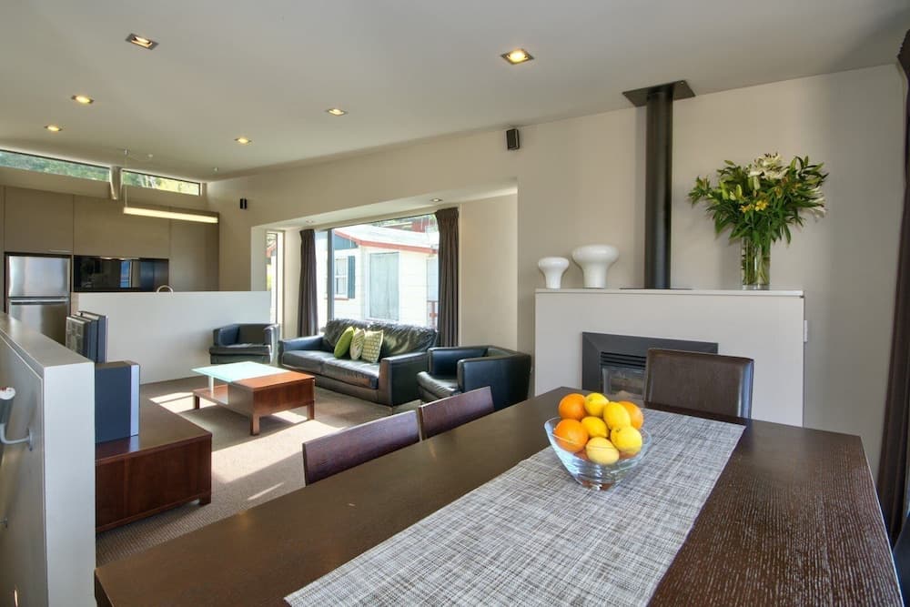 89/10 Tekau Thompson