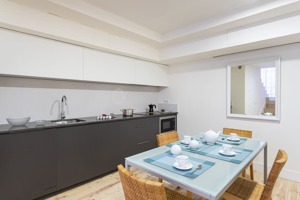 Modern Apartment 2 Bd & 2 Bth Near the Cathedral Catedral V