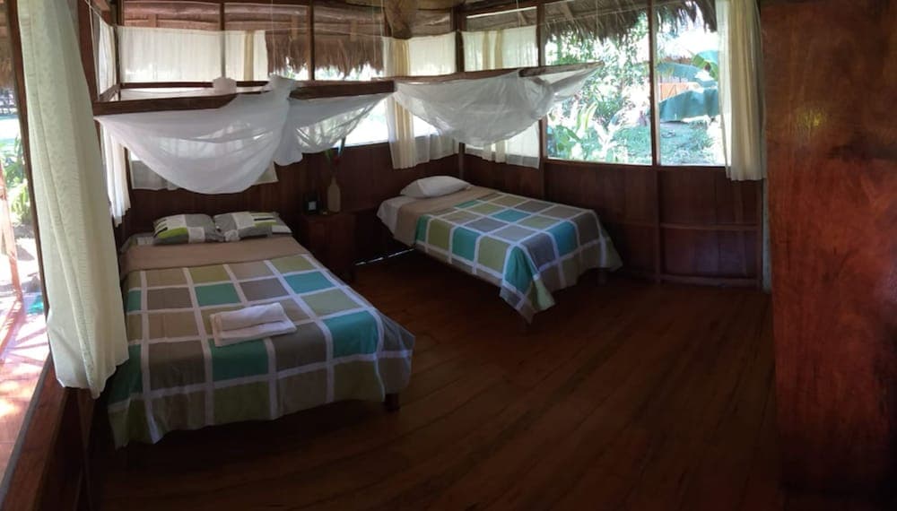 Tres Chimbadas Lake Lodge