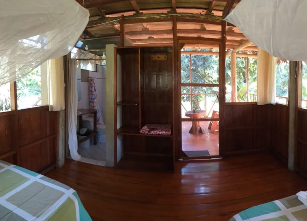 Tres Chimbadas Lake Lodge