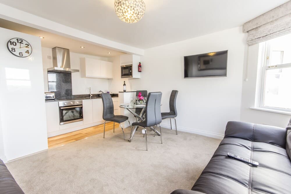 2 Bed- Crow's Nest by Pureserviced