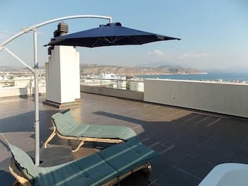 Stylish 2 Bedroom Apartment Spectacular Sea View