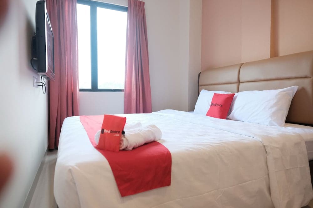 RedDoorz Plus near Ferry Terminal Batam Center
