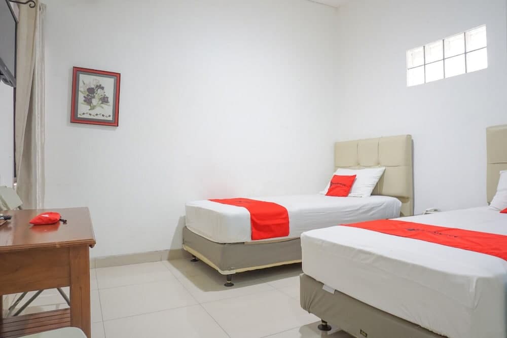 Residences by RedDoorz Syariah @ Buah Batu