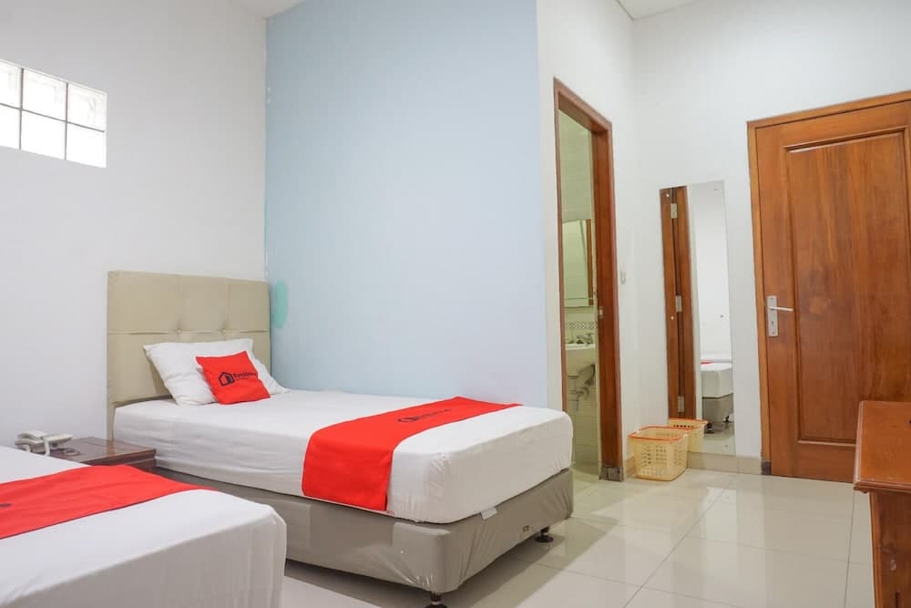 Residences by RedDoorz Syariah @ Buah Batu