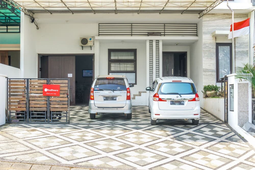 RedDoorz near Ma Chung University