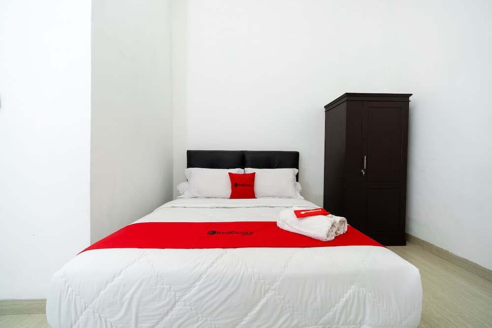 RedDoorz near Makassar Town Square 2