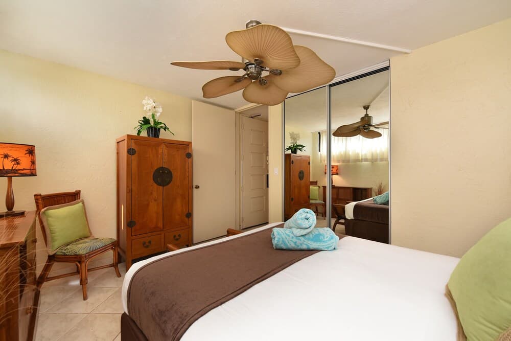 Papakea #a109 1 Bedroom Condo by RedAwning