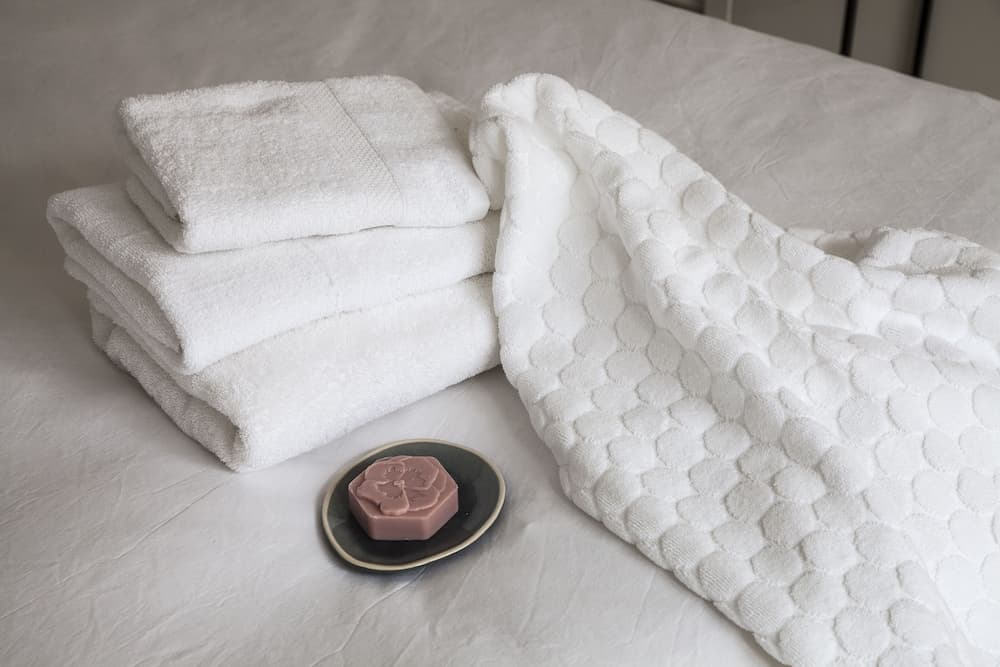 Unit 1 - Stylish Smart Home with Private Parking