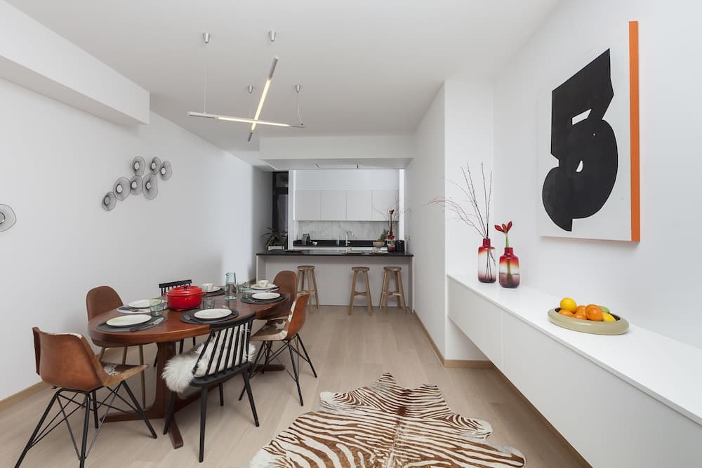 Unit 3 - Modern Smart Home Triplex Private Garden & Parking