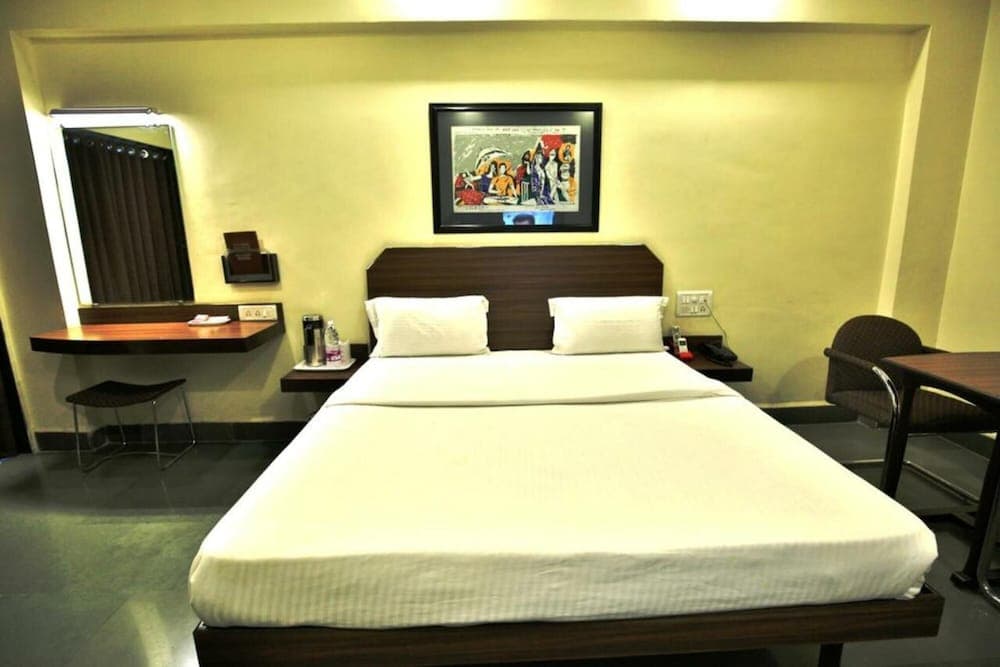 Anroute Stays- Railway station Area