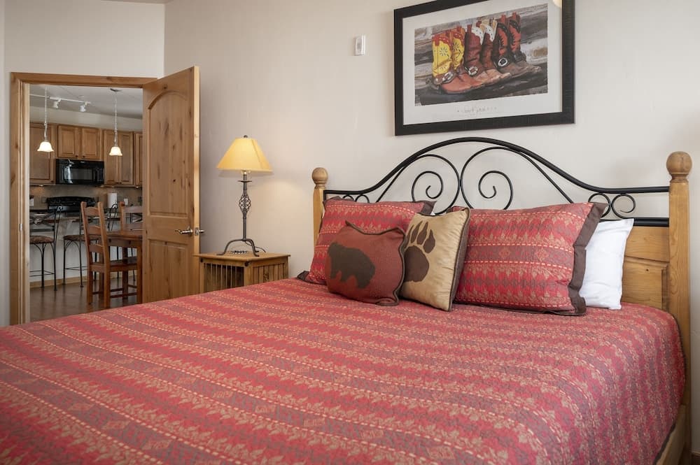 Trailhead Lodge 734 2 Bedroom Condo by RedAwning