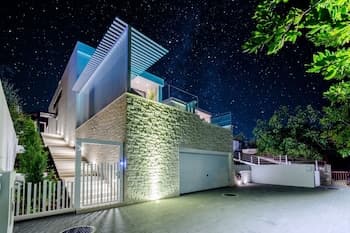 Luxury Villa Luna with Swimming Pool