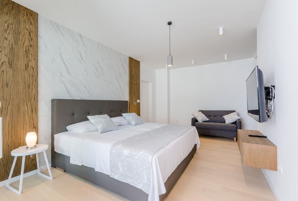 Luxury Villa Luna with Swimming Pool