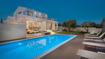 Luxury Villa Cinderella with Swimming Pool