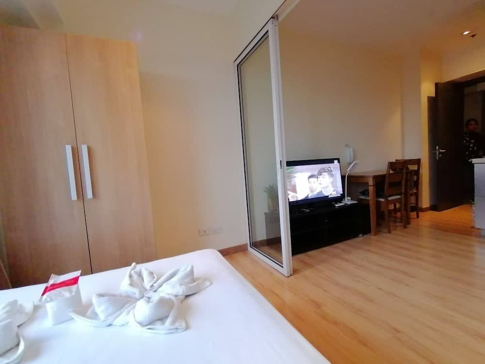 Happy Suites at Knightsbridge Res Makati