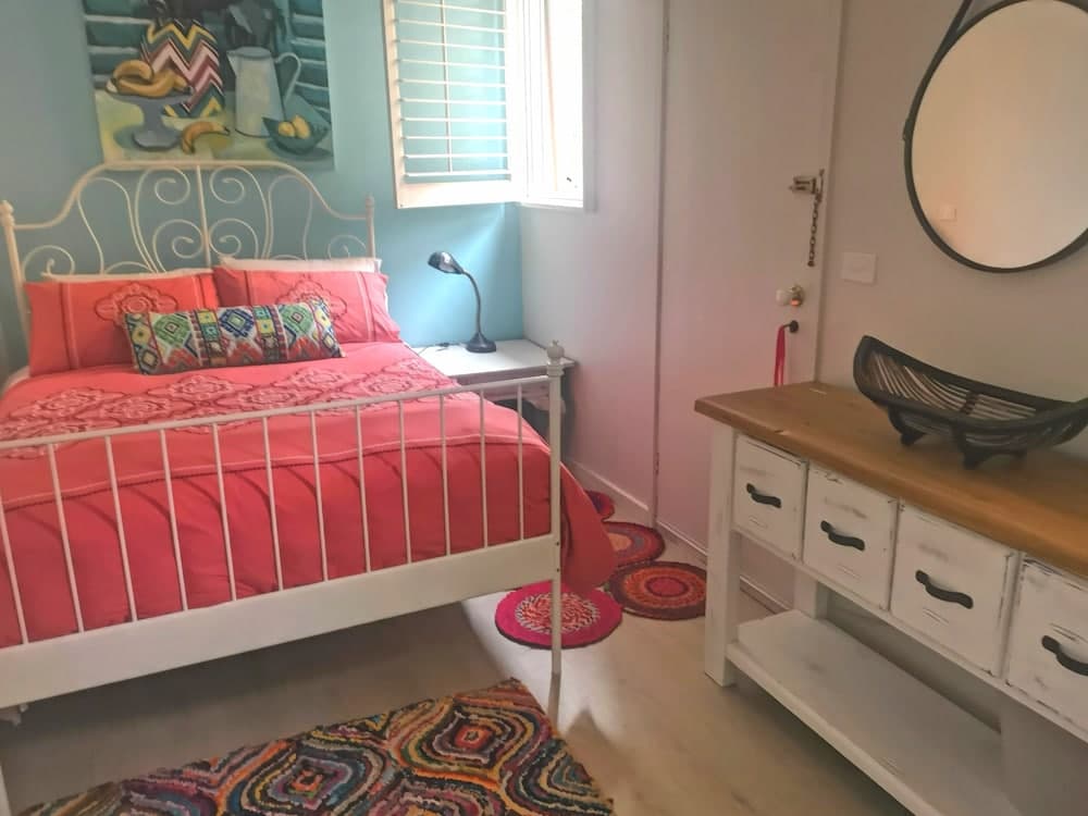 Stylish Comfortable Central Artists Home