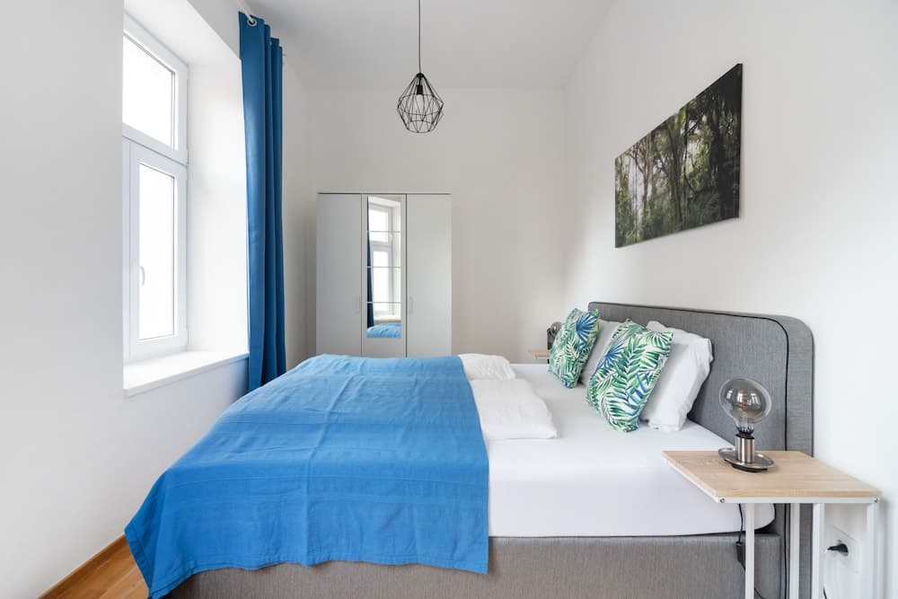 Cozy new stylish 15 min to the center