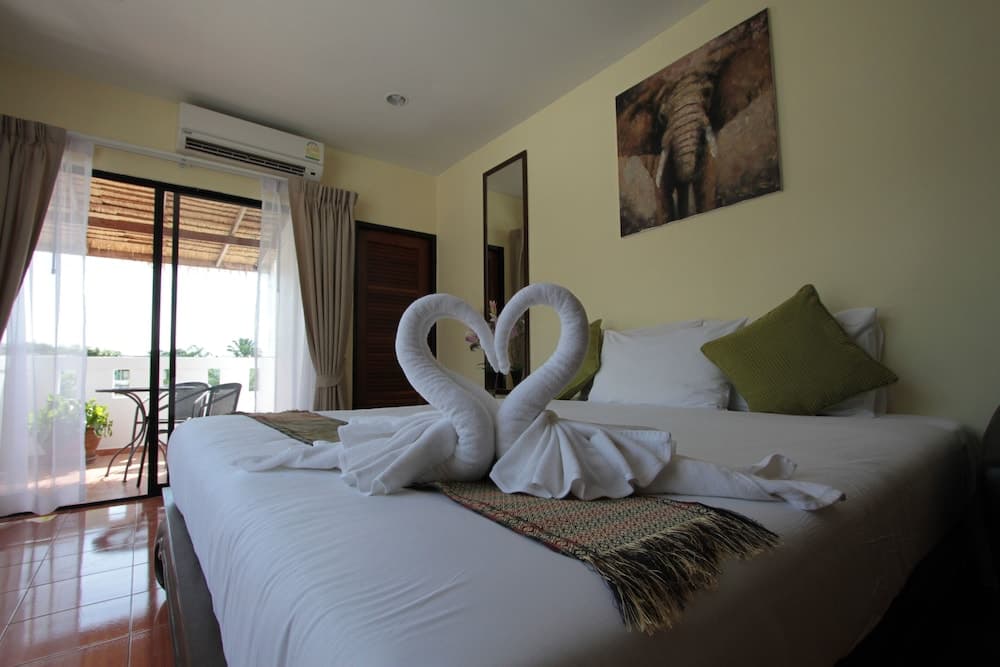 Karon Beach Pool Hotel