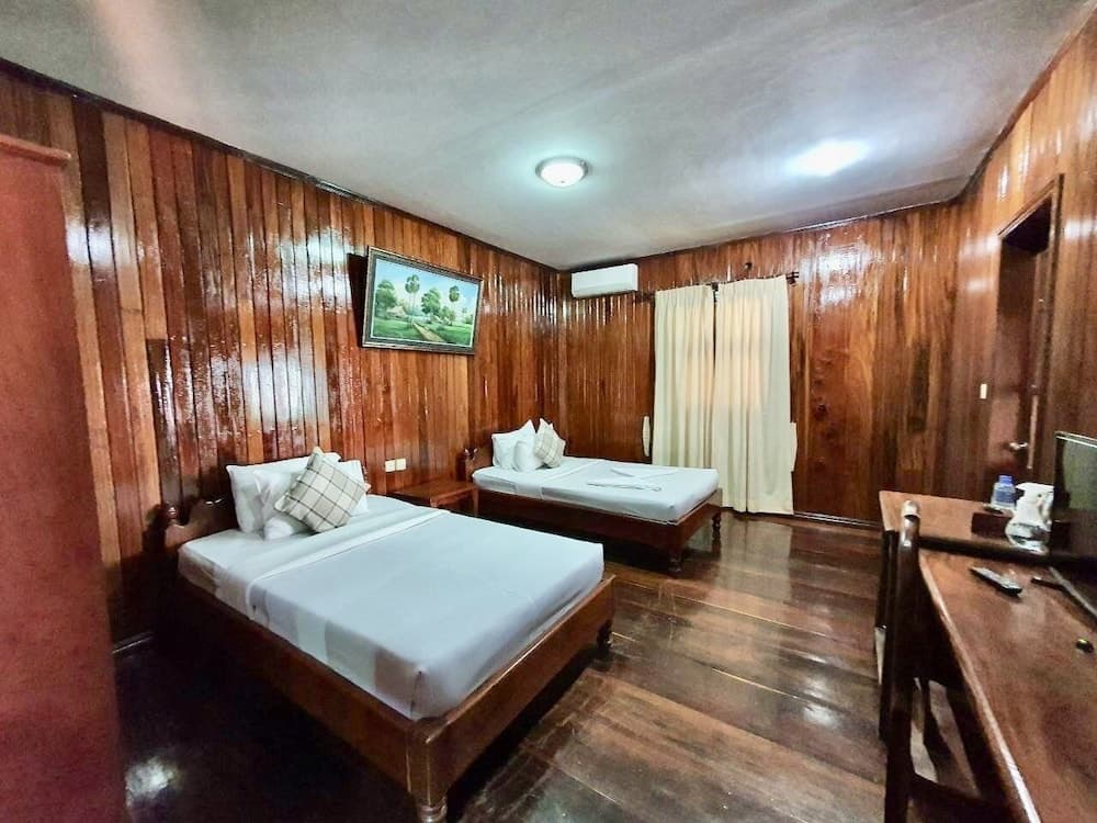 Sam Moon's Hotel Angkor Wooden House