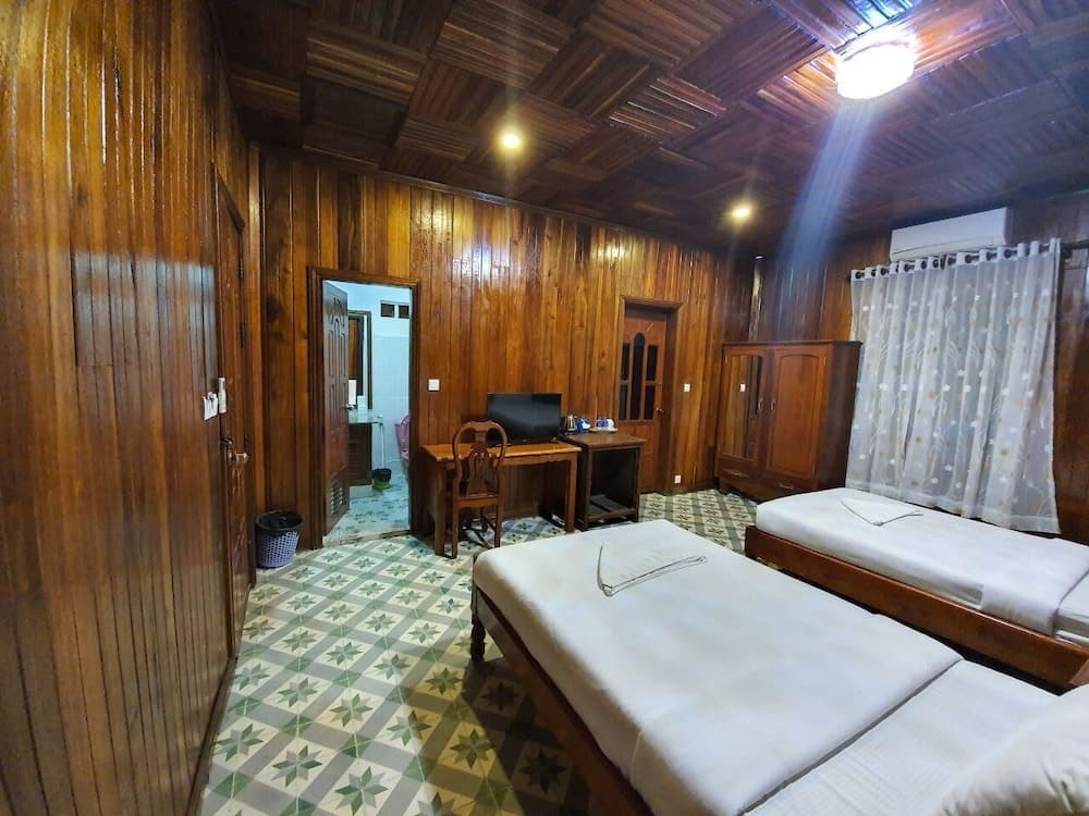 Sam Moon's Hotel Angkor Wooden House
