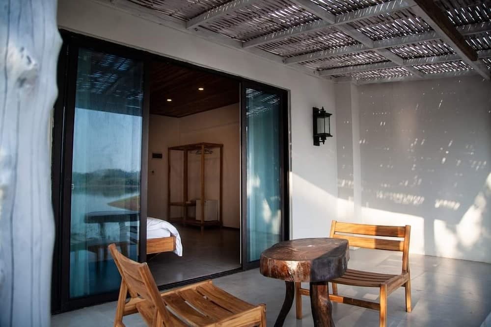 Sunset Nam Ngum tented resort