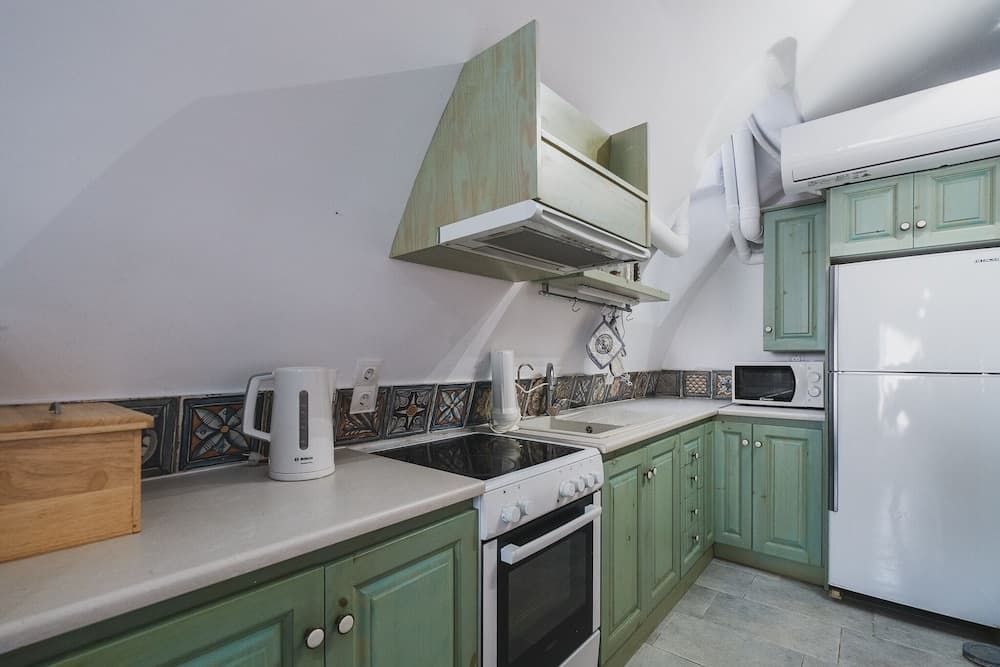 Karavos View - A Unique Artists' Hideaway Paradise