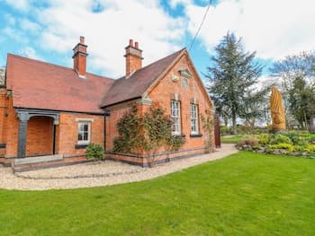 South Lodge - Longford Hall Farm Holiday Cottages