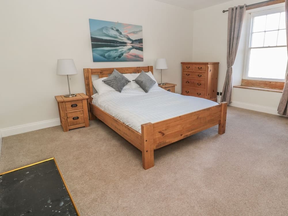 Hare &amp; Hounds House