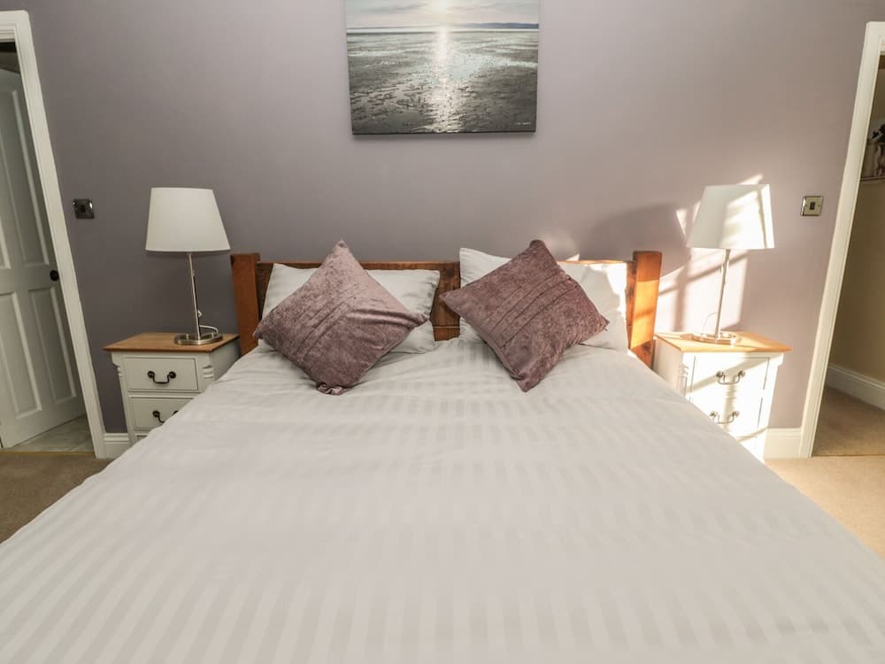 Hare &amp; Hounds House