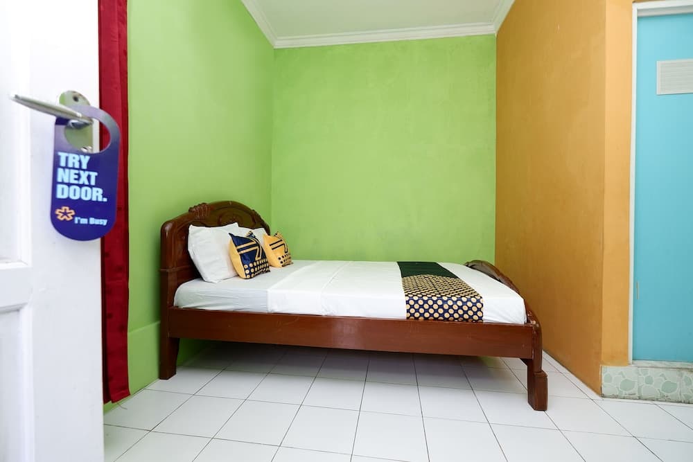 SPOT ON 2106 Homestay Flamboyan