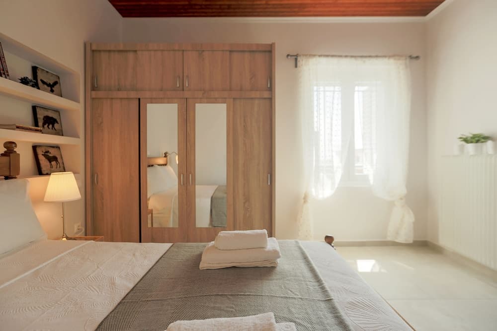 Splendid Views from a Cozy Cottage with a Garden Terrace