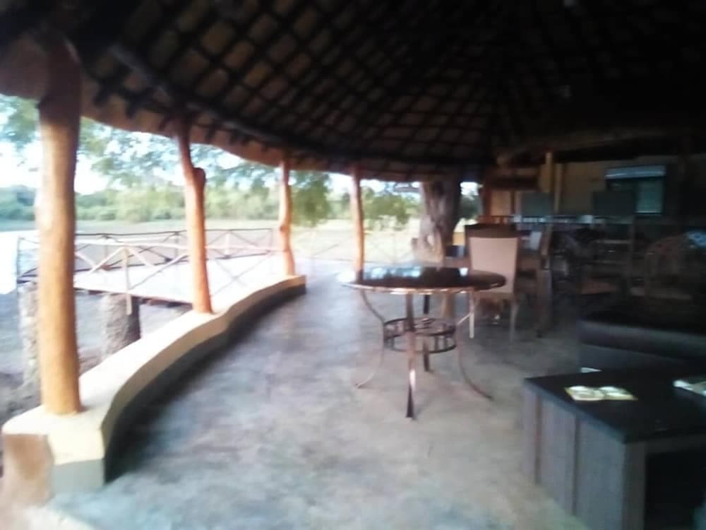 Mophy  Budget  Safari  Lagoon  Camp