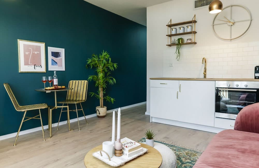 New - Trendy One Bedroom Apt, Most Popular Area