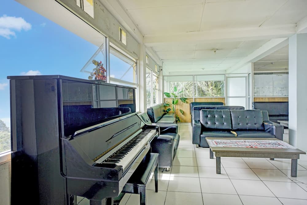 Collection O Gapura Hotel Near Parapat Penatapan Danau Toba