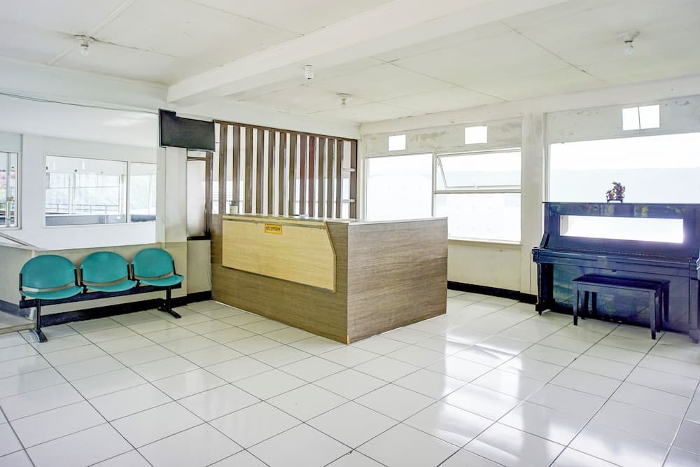 Collection O Gapura Hotel Near Parapat Penatapan Danau Toba