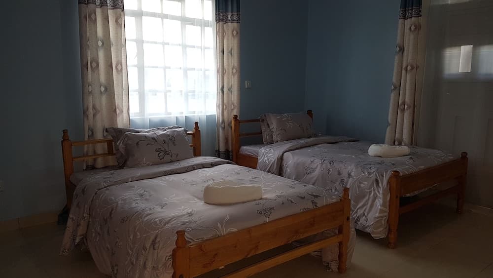 Maggys Airport Guest House - Hostel