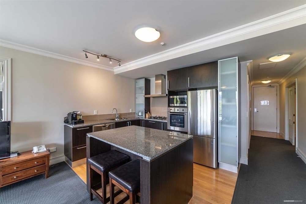 The Beacon - 2 Bedroom Luxe Apartment