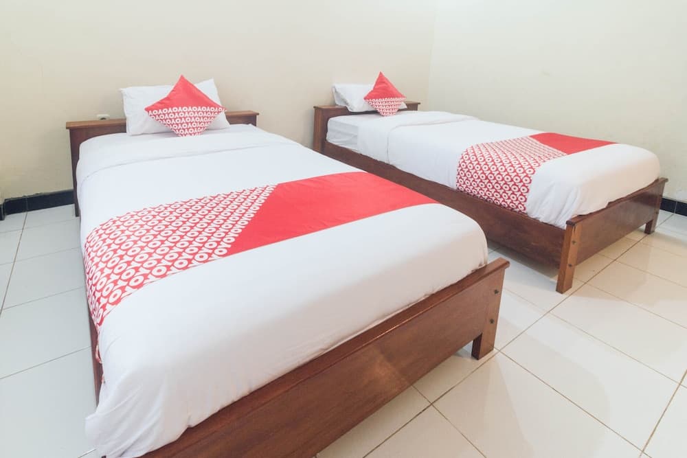 OYO 1688 Collin Beach Hotel