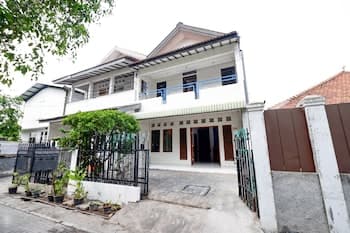 SPOT ON 1942 Asia Residence Syariah - Hostel