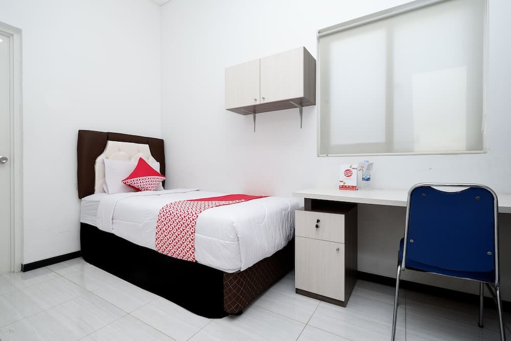 OYO 1884 Sunshine Hostel