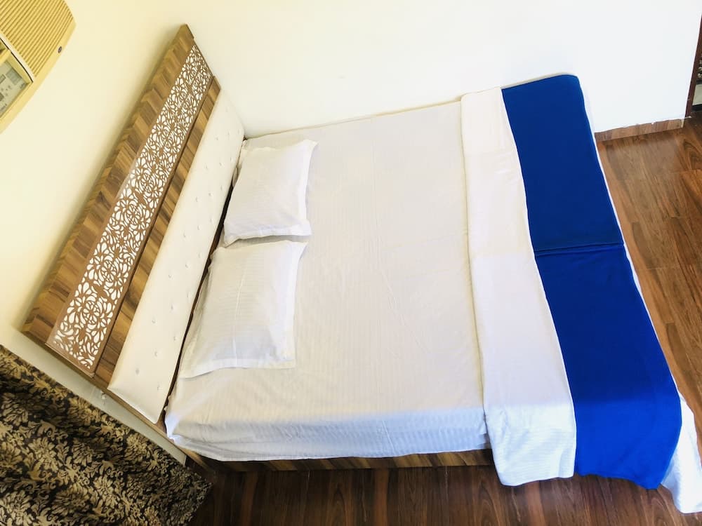 Spicy Mango Malhotra's Pristine Villa