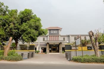 SPOT ON 1971 Hotel Dewi